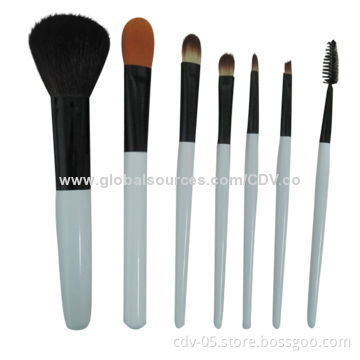 7-piece Gift makeup brush set, made of wooden handle and aluminum ferrule with great synthetic hair